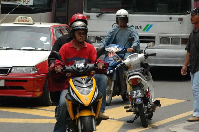 MOTO CIUDAD  IMAGENES FOTOS